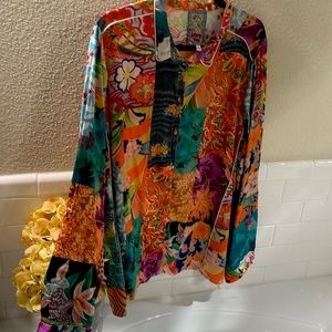 Johnny Was Silk Button down Blouse . Excellent New condition. Size XL